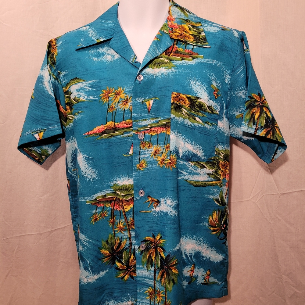 Vintage Hukilau Fashions Island Surfing Hawaiian Short  Sleeve Shirt